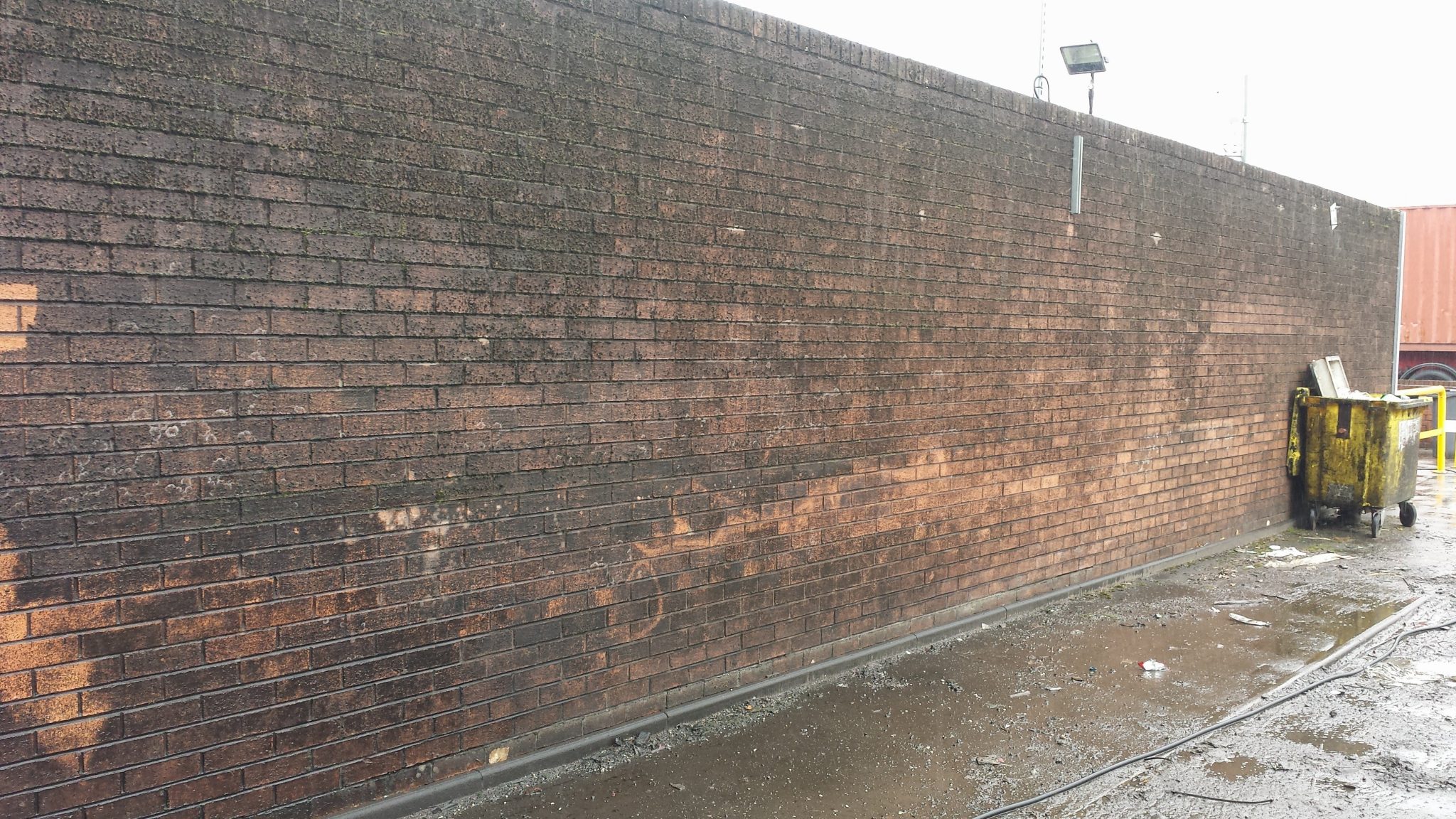 Brick Cleaning Glasgow | Pressure Wash Brick walls to remove moss