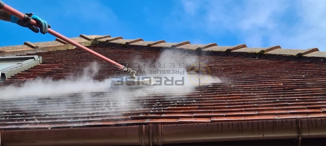 Roof Steam Cleaning Glasgow